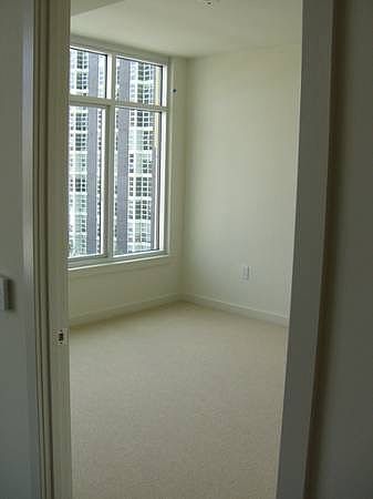 2nd image of 1025 1st St SE APT 305
