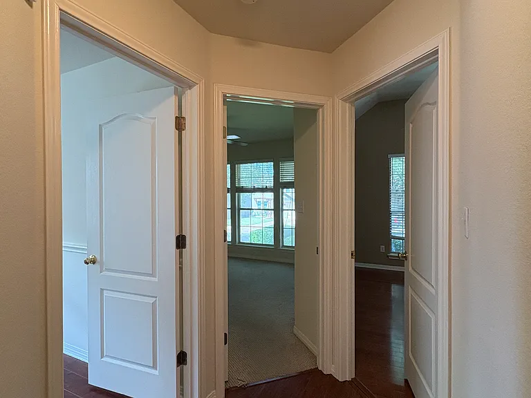 207 Kettleman Ln N — Photo 29