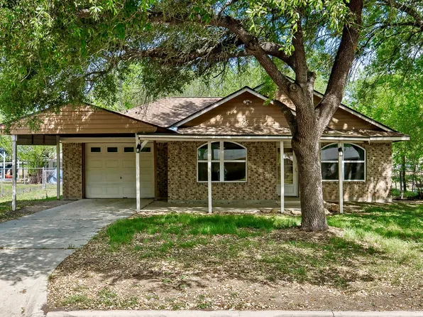 1311 Monte Vista Dr, Lockhart, TX 78644
