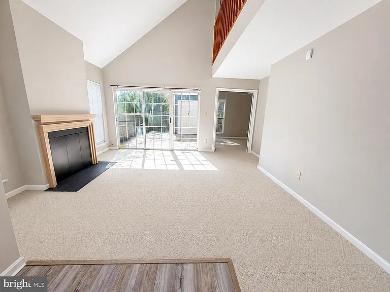 982 Yachtsman Way — Photo 4