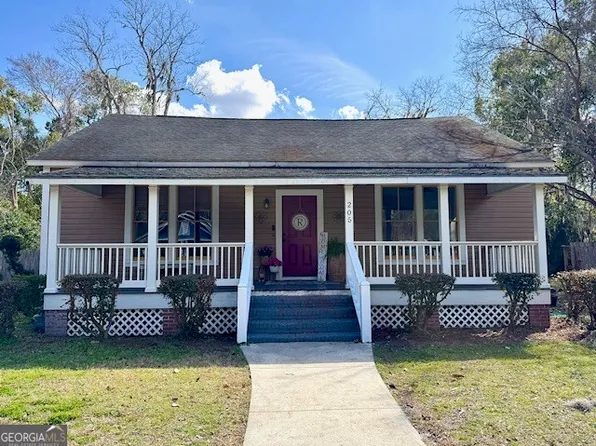 205 W 3rd St, Woodbine, GA 31569