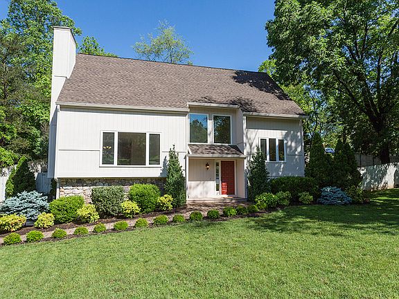 3rd image of 2501 Hollowdale Dr