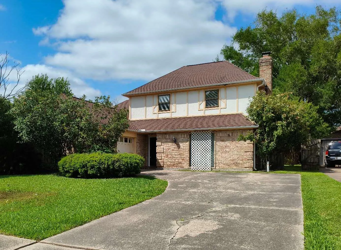 4 bed, 2.5 bath, 2336 sqft, $1,900 — Photo 3