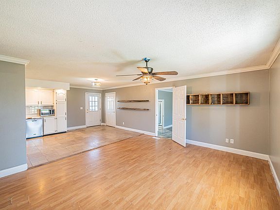 3rd image of 192 Circle Dr