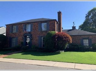 491 Colonial Rd, Grosse Pointe Woods, MI 48236