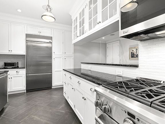 4th image of 201 W 89th St APT 10B