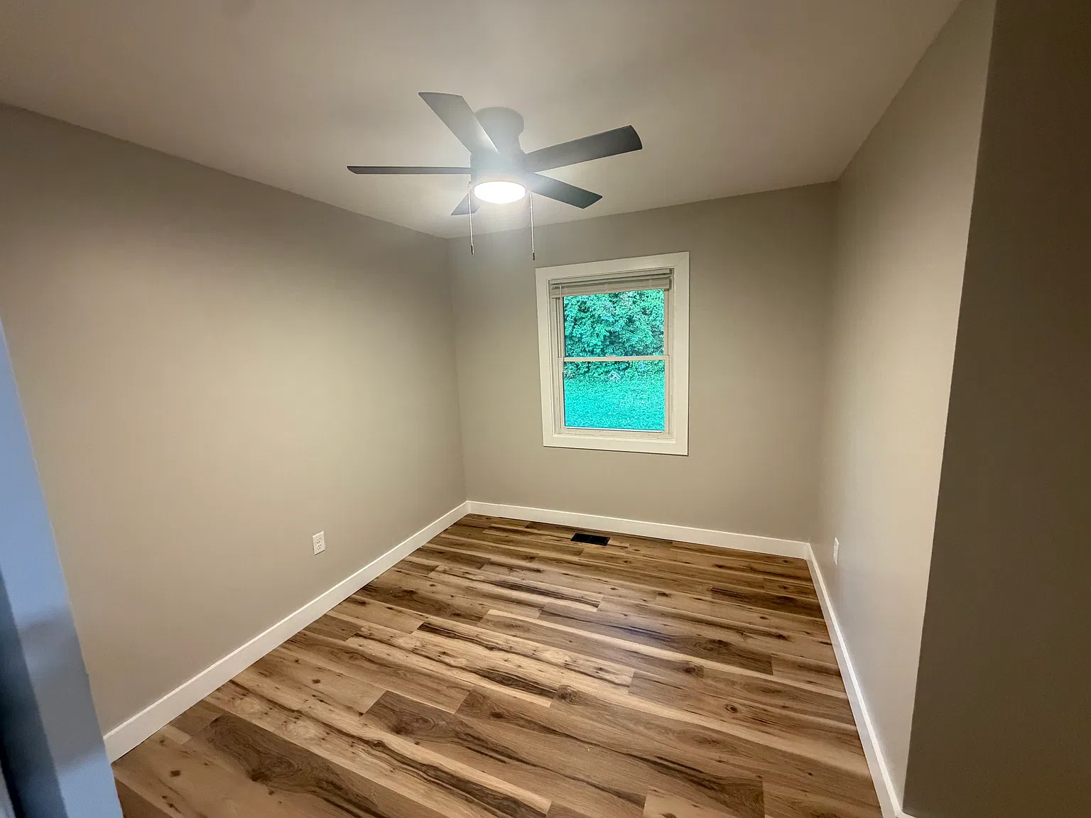 3 bed, 1100 sqft, $2,100 — Photo 3