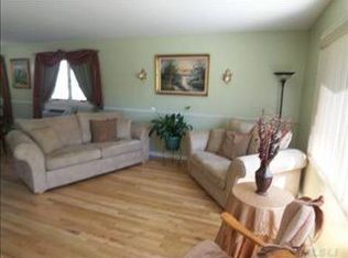 38 Babcock Ave, Ronkonkoma, NY 11779