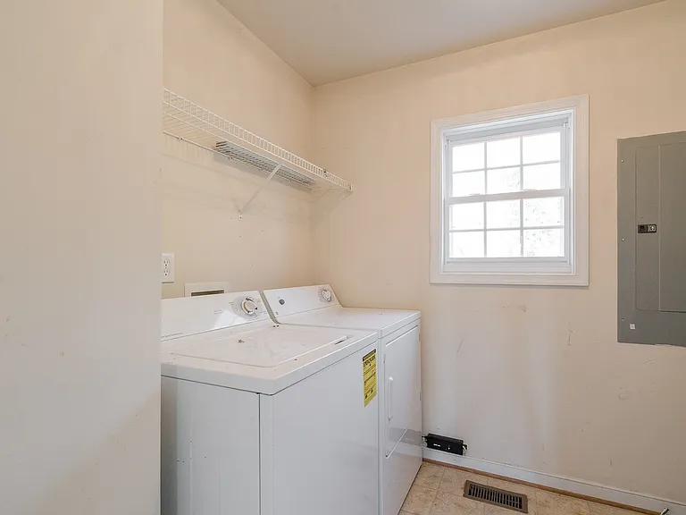 2916 Greenway Ave — Photo 13