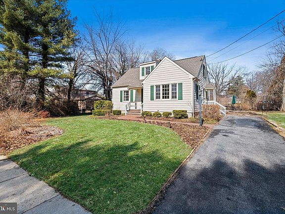 4th image of 126 Manns Ave