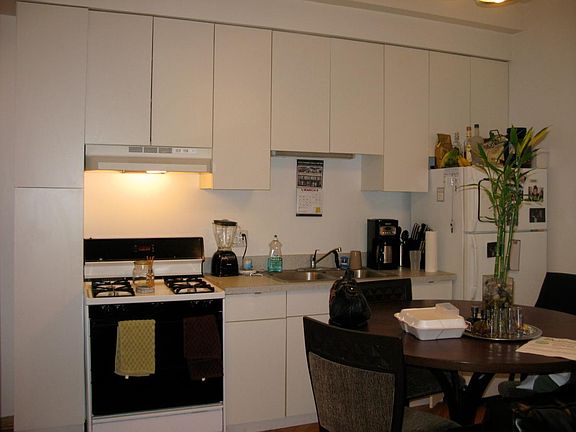 5th image of 835 W Grand Ave #2