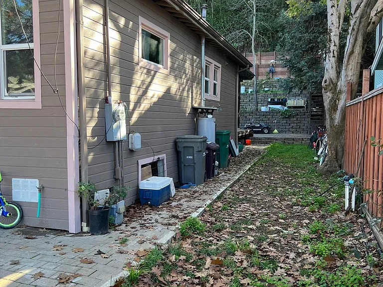 2400 Harrington Ave — Photo 4