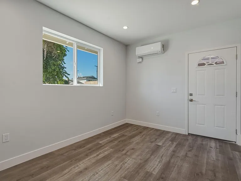19833 Blythe St — Photo 16