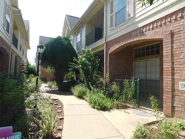 2710 Grants Lake Blvd #G3 — Photo 42