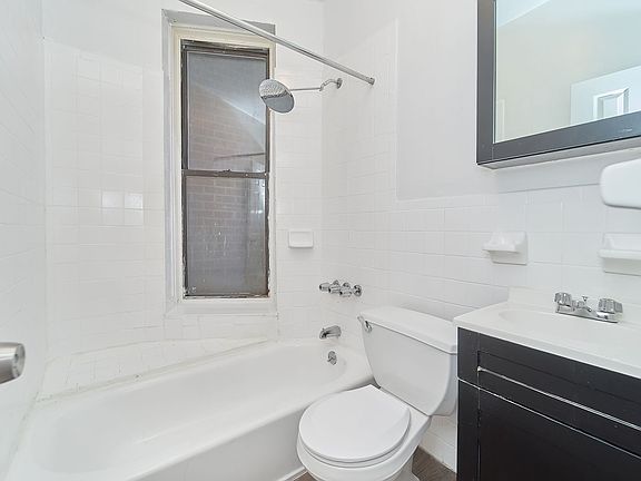 3rd image of 335 E 95th St APT 1B
