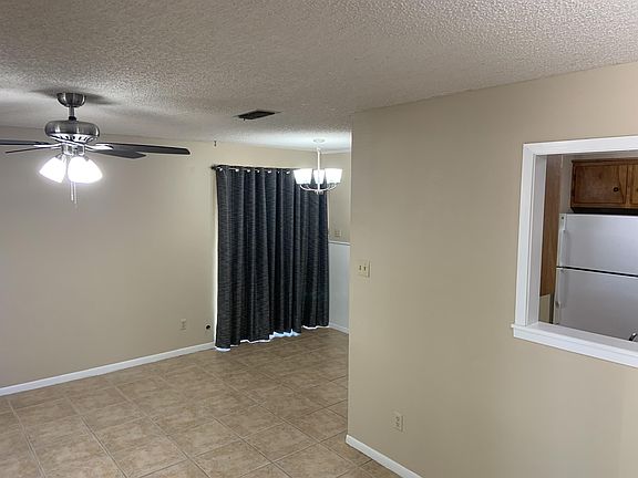3rd image of 208 Rosebud Dr