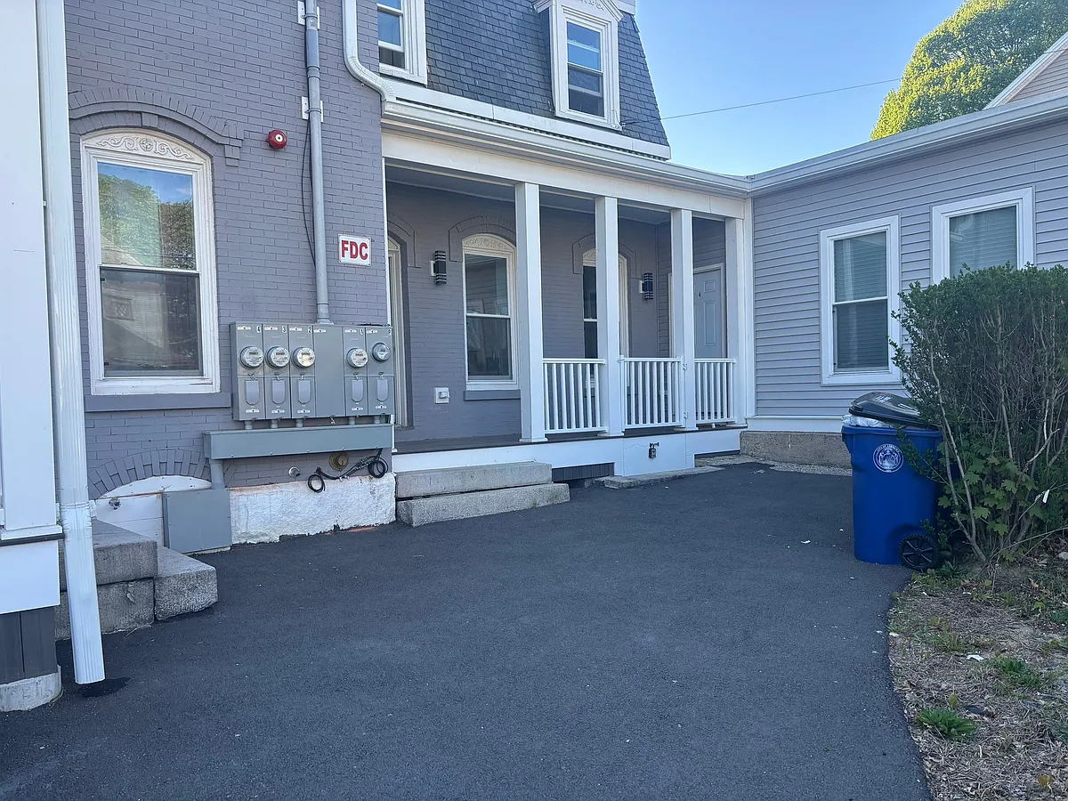 Building Photo - 589 Haverhill St #4