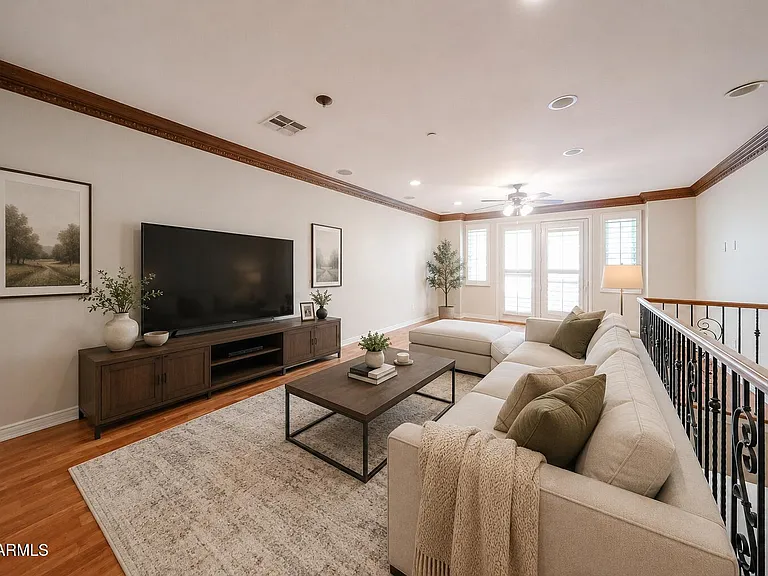 2434 E Roma Ave — Photo 15