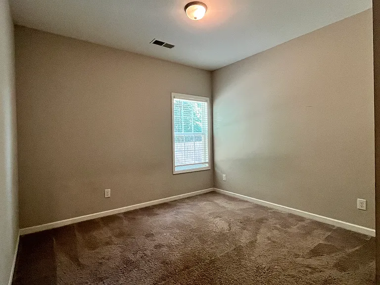 1955 Boxwood Way — Photo 10