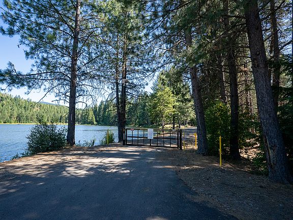 3rd image of 1240 Parsnip Loop