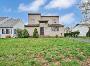 55 Chalmers St, Springfield, MA 01118