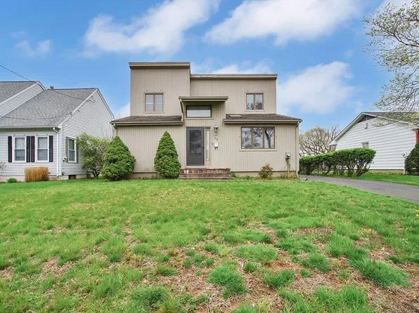 55 Chalmers St, Springfield, MA 01118