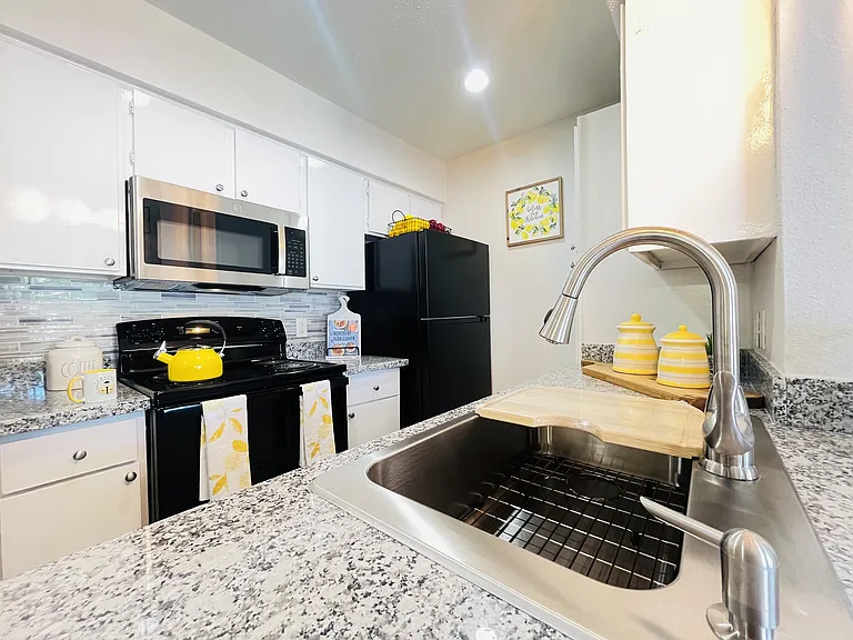 The Park @ Live Oak Apartments — Photo 22