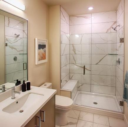 4th image of 995 S Clarkson St #476
