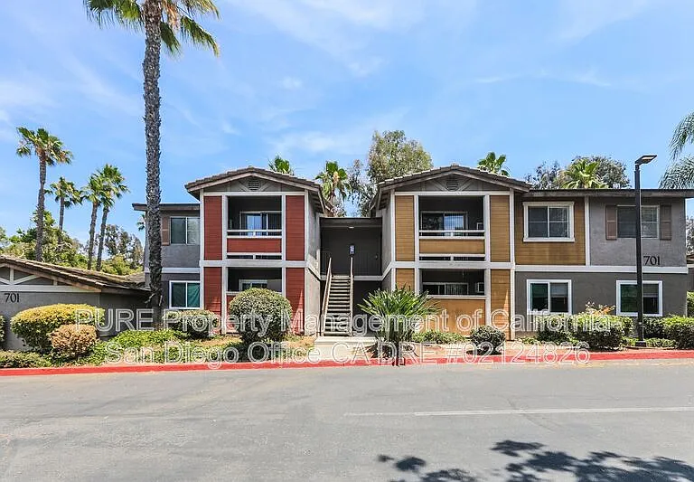 701 Ash Ln #202 — Photo 2