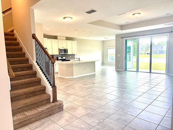 3rd image of 142 Ness Cir