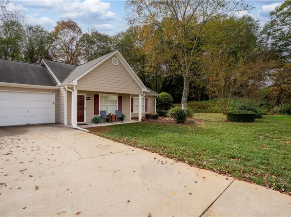 3023 Bentley Park Cir, Gainesville, GA 30504