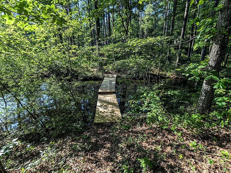 1096 Boone Rd — Photo 22
