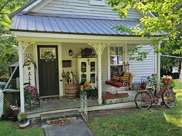 215 9th St, Spencer, NC 28159