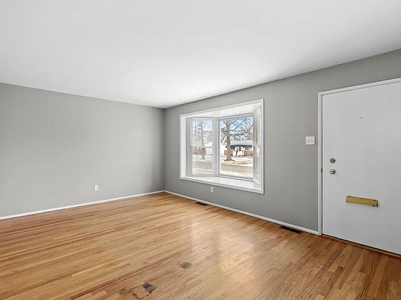 4th image of 1020 Bellarmine Ln
