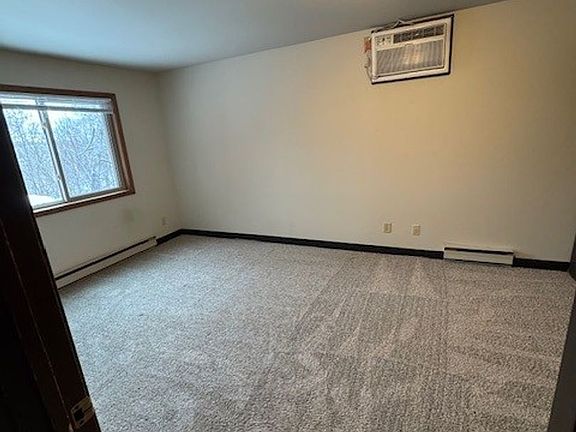 4th image of 557 E Park Ave #112