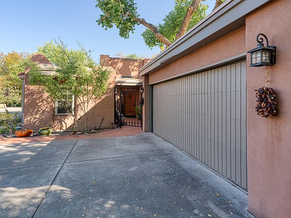 2nd image of 3108 Calle Del Bosque NW