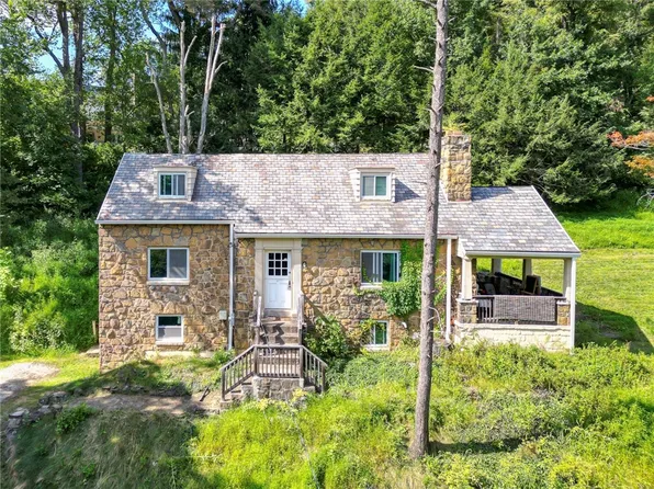3841 Green Valley Dr, Pittsburgh, PA 15235