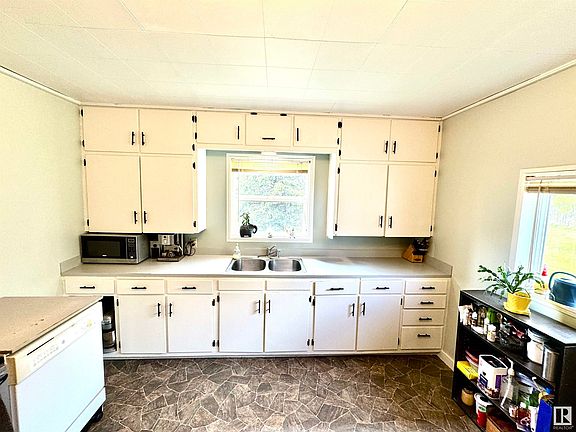 4th image of 59423 Range Road 141