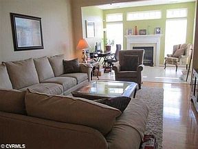5th image of 555 Siena Ln