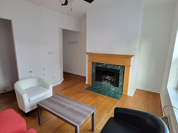 4th image of 681 W Wrightwood Ave #3W