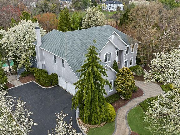3rd image of 530 Turtle Hollow Drive