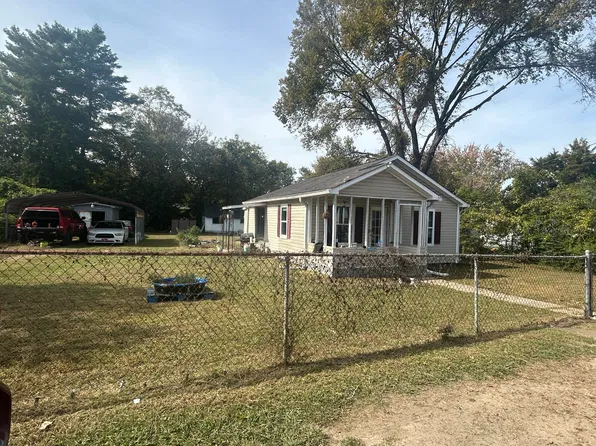 711 Henderson Ave, Rossville, GA 30741