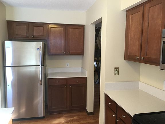 5th image of 2100 Highwood Ave E