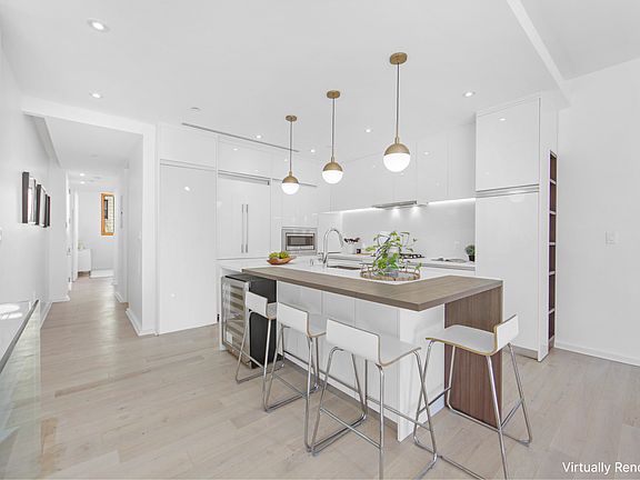 5th image of 224 N 6th St APT 1