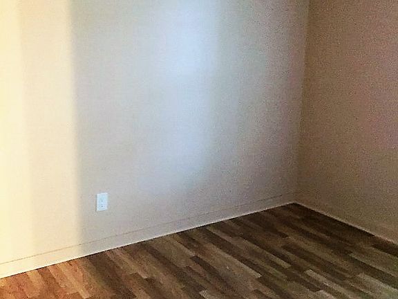 3rd image of 110 Beechwood Ln