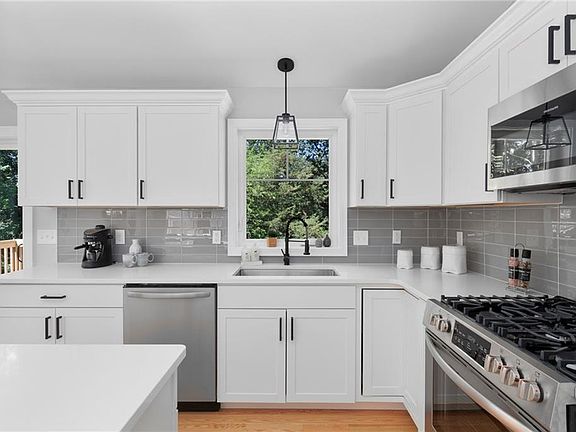 3rd image of 170 Wakefield St