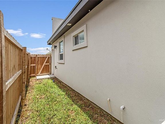 3rd image of 901 Sugar Dr #3