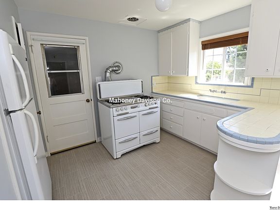 5th image of 1380 Eastman Ln
