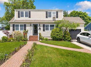 851 Brook St, West Babylon, NY 11704