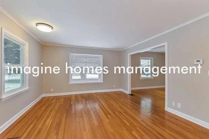 3 bed, 1.0 bath, 1023 sqft, $2,295 — Photo 3